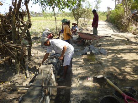 Pembuatan Saluran Irigasi Montong Tangar